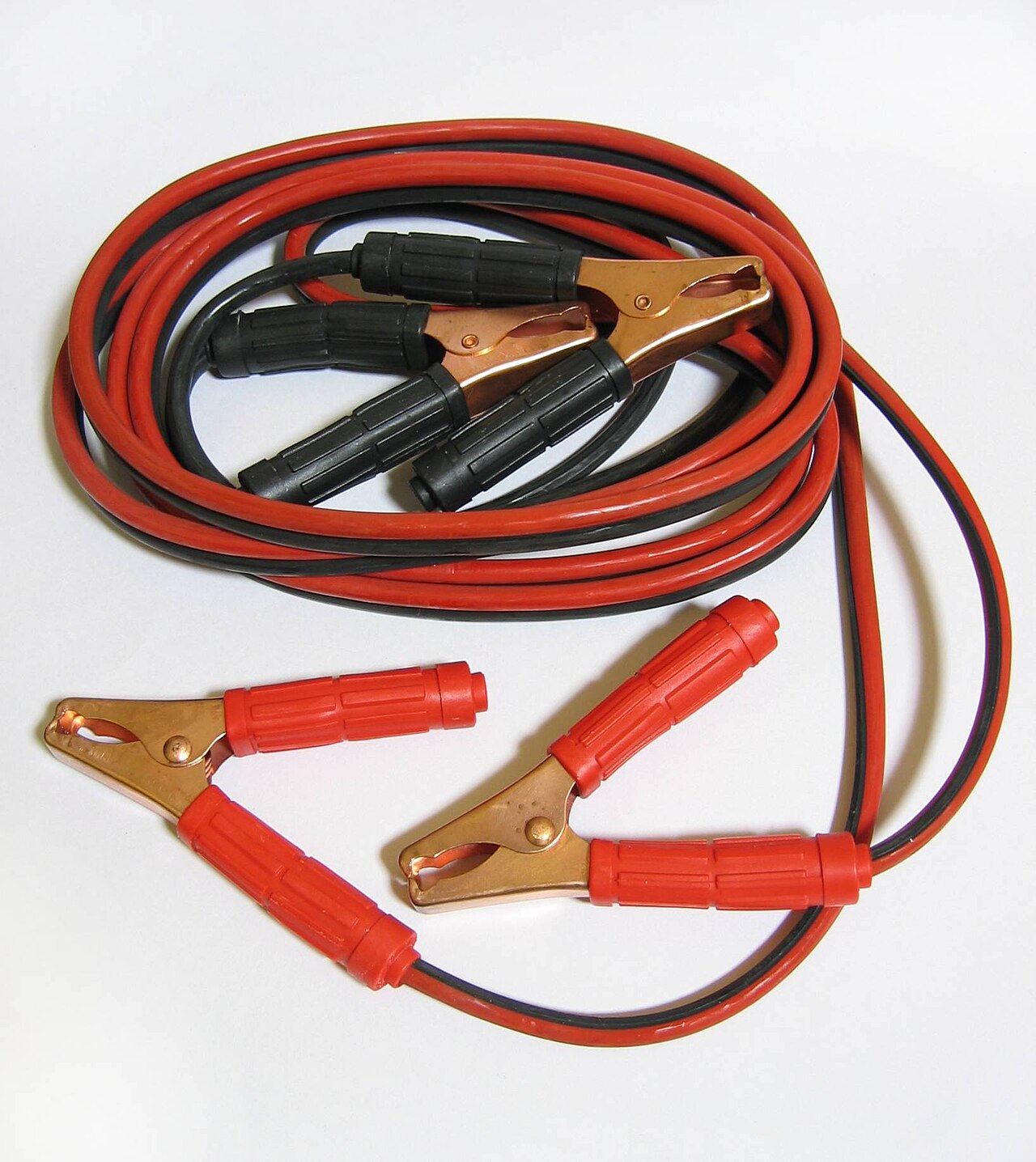 Cables pasa corriente con pinzas roja y negra